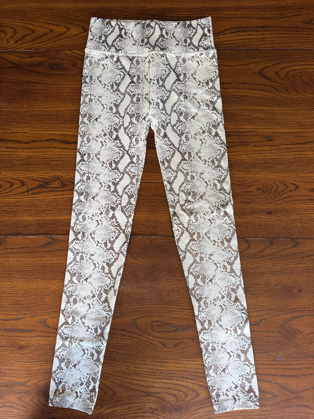 Zenana Outfitters Snake-Print High-Rise Jeggings in Cream & shiny Bronze